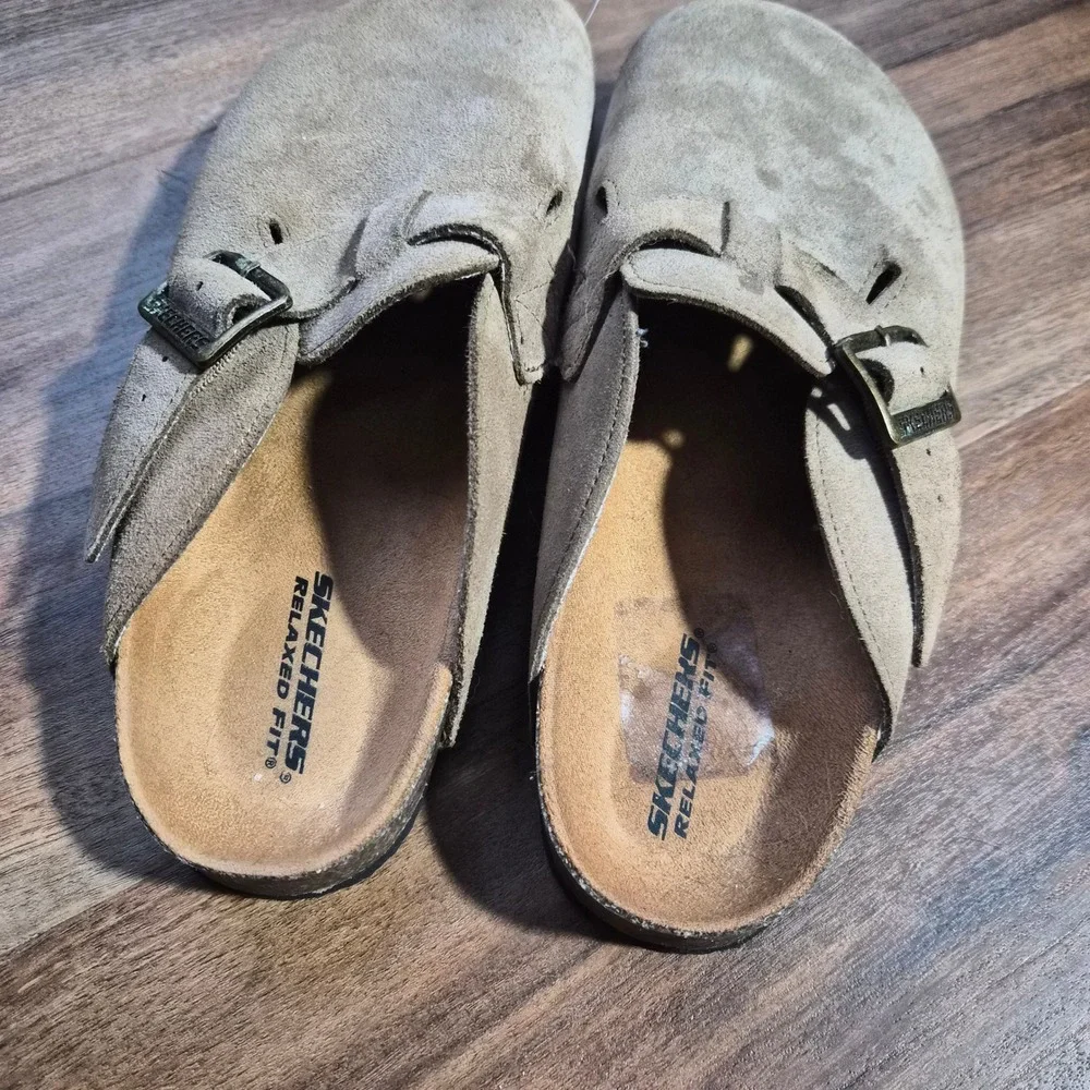 Skechers Relaxed Fit Mens Suede Clogs Taupe Tan Buckle Slip On Mules Shoes US 9